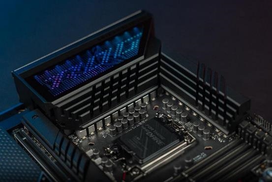 《最终幻想7：重制过渡版》登录PC 华硕Z690助力装机
